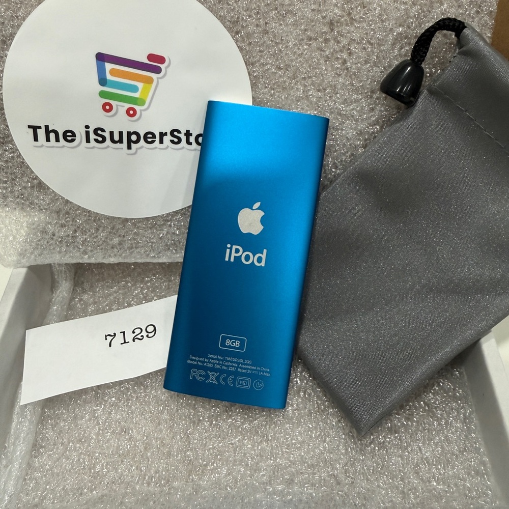 Apple iPod Nano 4th Gen 8GB Blue Bundle - Like New -New Battery + 1 YR Warranty - Picture 4 of 4